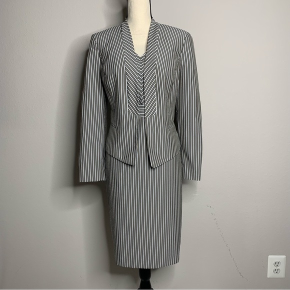 Evan Picone Two Piece Dress & Blazer Suit Set - Picture 5 of 12